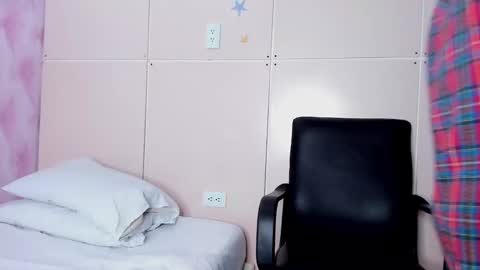 Snapshot of mariemyller chatting on December 6, 8:28 pm Marie online show from December 6, 8:28 pm