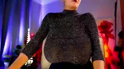 Nikita - Scroll down and read my bio please. New Pictures in Bio online show from October 1, 7:02 am