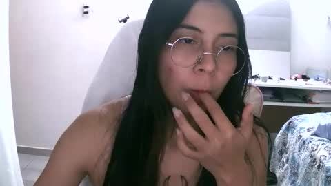 marilove40925 online show from November 10, 10:05 pm