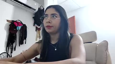 marilove40925 online show from November 25, 10:43 pm