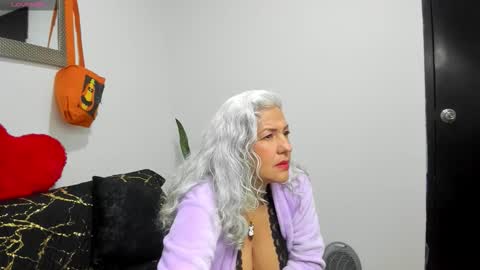 Snapshot of marilyn70 chatting on October 15, 1:08 am marilyn70 online show from October 15, 1:08 am