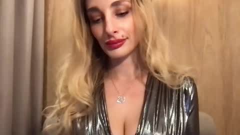 Snapshot of marilyndevilish chatting on January 1, 12:53 am MarilynDevilish online show from January 1, 12:53 am