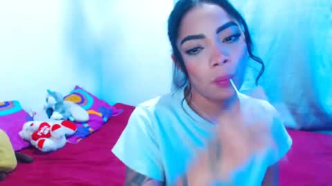 Snapshot of marisajara_ chatting on December 7, 2:31 am marisa online show from December 7, 2:31 am