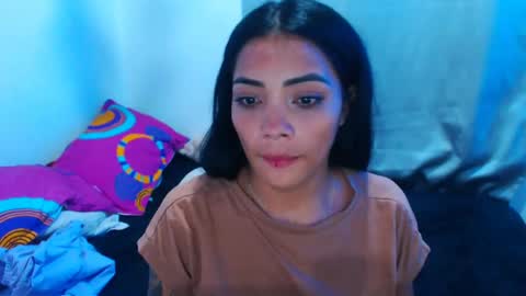 Snapshot of marisajara_ chatting on December 16, 4:23 am marisa online show from December 16, 4:23 am
