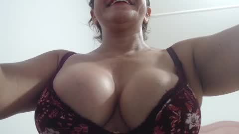 Snapshot of mariska_69 chatting on February 6, 12:37 pm mariska_69 online show from February 6, 12:37 pm