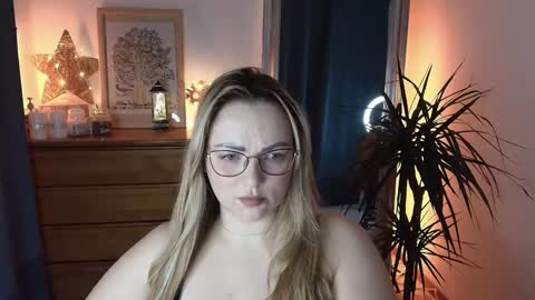 Snapshot of marrygrayes chatting on February 16, 10:21 pm Maria online broadcast from Tuesday to Suturday from 6 pm to 12 pm Germany time Sunday-Monday offline online show from February 16, 10:21 pm