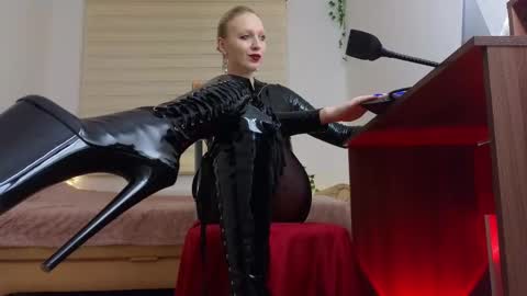 Snapshot of marthahoffman chatting on March 6, 7:21 pm Ultimate Goddess online show from March 6, 7:21 pm