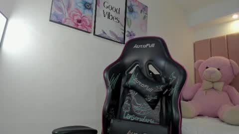 martinaa_roberts online show from July 23, 5:54 pm