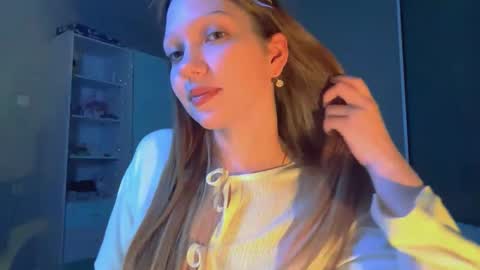 Snapshot of martinwion chatting on October 4, 8:13 pm Emily online show from October 4, 8:13 pm