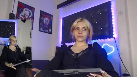 Snapshot of mary_janness chatting on March 2, 12:20 am 100 online show from March 2, 12:20 am