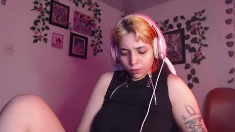 Snapshot of mary_janness chatting on December 18, 4:20 am 100 online show from December 18, 4:20 am