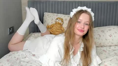 mary_phoenix online show from May 6, 7:51 pm