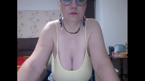 Snapshot of mary_x chatting on February 5, 3:45 am Mary online show from February 5, 3:45 am