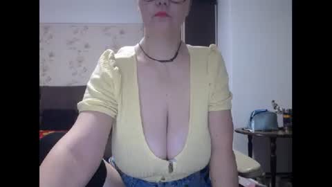 Snapshot of mary_x chatting on January 6, 3:53 am Mary online show from January 6, 3:53 am