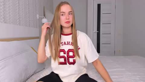 Snapshot of marylee_21 chatting on October 12, 8:00 pm Mari online show from October 12, 8:00 pm
