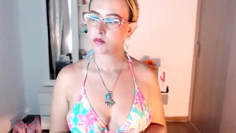 Snapshot of maryline_w chatting on October 9, 7:18 pm maryline online show from October 9, 7:18 pm