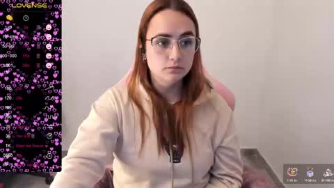 Snapshot of maryluna95 chatting on March 4, 12:39 am Dulce Maria online show from March 4, 12:39 am