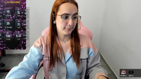 Snapshot of maryluna95 chatting on January 5, 3:22 am Dulce Maria online show from January 5, 3:22 am