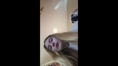 Snapshot of marylynreifsnider chatting on September 16, 7:27 am Hi My name is Elina Im 18 years old. online show from September 16, 7:27 am