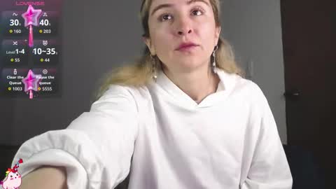 Snapshot of marylyrose chatting on October 16, 12:13 am maryly rose online show from October 16, 12:13 am
