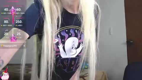 Snapshot of marylyrose chatting on October 8, 1:43 am maryly rose online show from October 8, 1:43 am