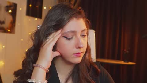 Mary Miller online show from September 26, 2:36 pm