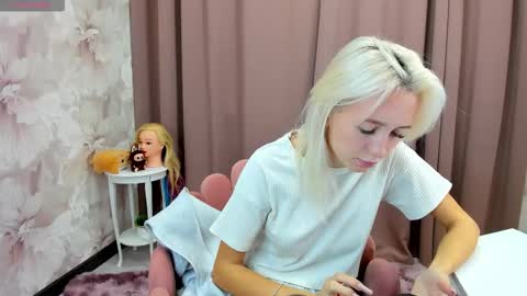Snapshot of maryy_senn chatting on October 14, 2:58 am Luucy UTC1 Mon Tue Wed Thu Fri 0500-1130 online show from October 14, 2:58 am