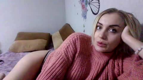 Snapshot of maryyemm chatting on January 4, 4:11 pm maryyemm online show from January 4, 4:11 pm