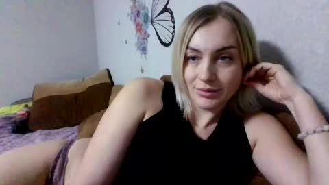 Snapshot of maryyemm chatting on January 7, 4:59 pm maryyemm online show from January 7, 4:59 pm