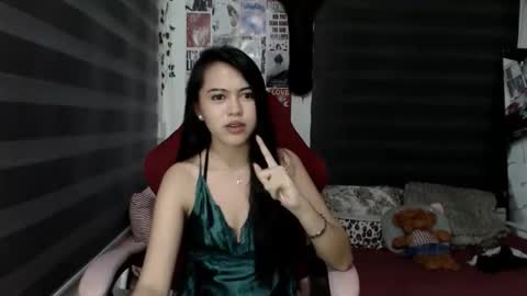 Cora online show from December 4, 4:08 pm