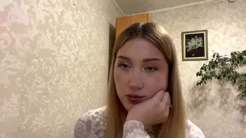 Mia online show from July 28, 4:39 pm