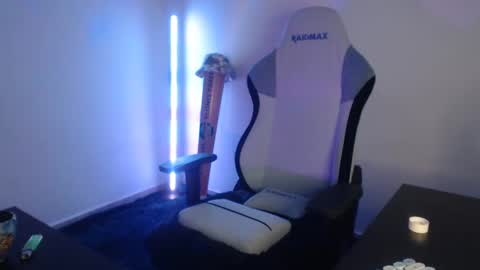 Mau and Lauren online show from November 11, 12:17 am