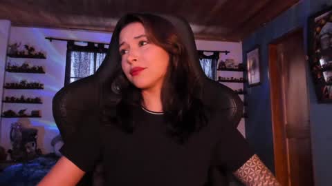 Snapshot of mavis_fuentes chatting on December 17, 10:22 pm Hilary online show from December 17, 10:22 pm