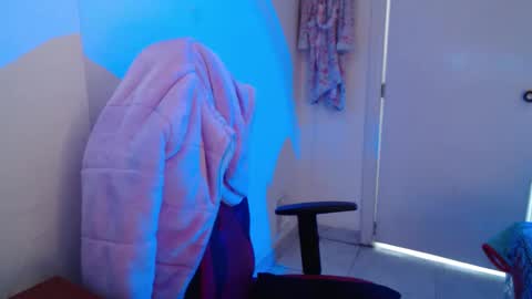 maxinesex_ online show from April 15, 2:06 pm