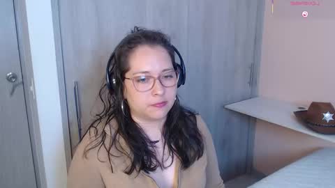 Snapshot of may_bloom chatting on October 4, 2:06 am May online show from October 4, 2:06 am
