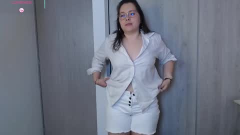 Snapshot of may_bloom chatting on October 12, 12:57 am May online show from October 12, 12:57 am