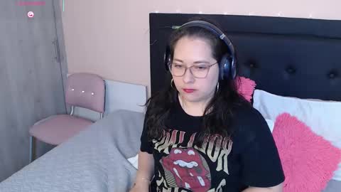 Snapshot of may_bloom chatting on September 9, 1:16 am May online show from September 9, 1:16 am