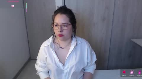 Snapshot of may_bloom chatting on October 5, 2:38 am May online show from October 5, 2:38 am