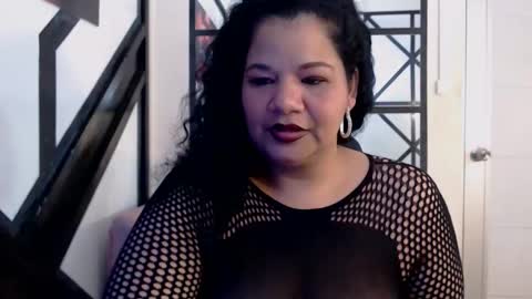 Snapshot of may_fk chatting on October 5, 5:23 am may_fk online show from October 5, 5:23 am
