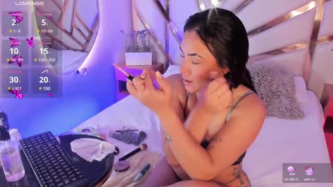 Snapshot of maya_blue_ chatting on January 16, 3:56 am Maya online show from January 16, 3:56 am