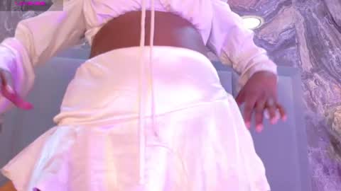 Leia Pie online show from July 25, 5:20 pm