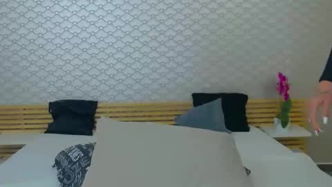 MayaCruise online show from January 15, 7:05 am