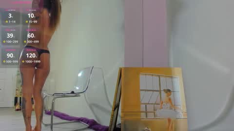 Snapshot of mayahellen chatting on October 4, 5:02 am Maya online show from October 4, 5:02 am