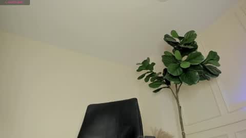 mayalee_ online show from May 29, 4:32 am