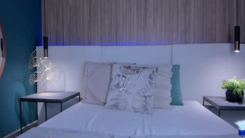mayalee_ online show from May 7, 2:43 pm