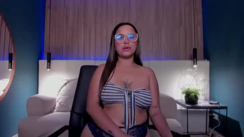 mayalee_ online show from May 14, 1:39 pm