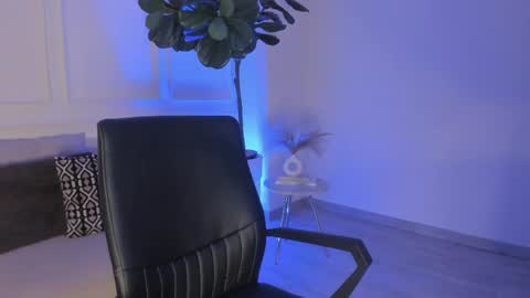mayalee_ online show from May 23, 3:27 am