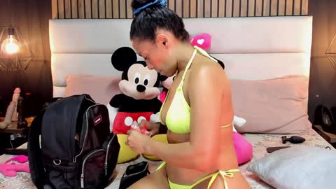 Snapshot of mayarusell01 chatting on January 28, 9:19 pm Nicolle Ruselle Hello my lovely schedule for great fun from 630 am and end 800 pm Colombian time I wait for you online show from January 28, 9:19 pm