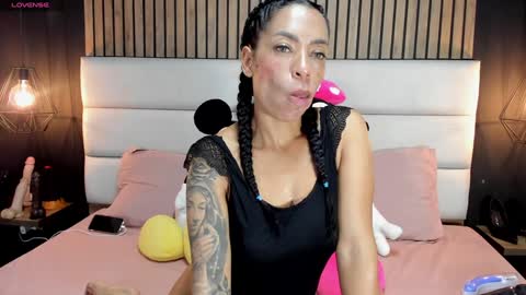 Snapshot of mayarusell01 chatting on January 26, 12:22 pm Nicolle Ruselle Hello my lovely schedule for great fun from 630 am and end 800 pm Colombian time I wait for you online show from January 26, 12:22 pm