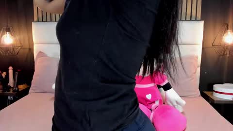 Snapshot of mayarusell01 chatting on February 24, 10:35 am Nicolle Ruselle Hello my lovely schedule for great fun from 630 am and end 800 pm Colombian time I wait for you online show from February 24, 10:35 am